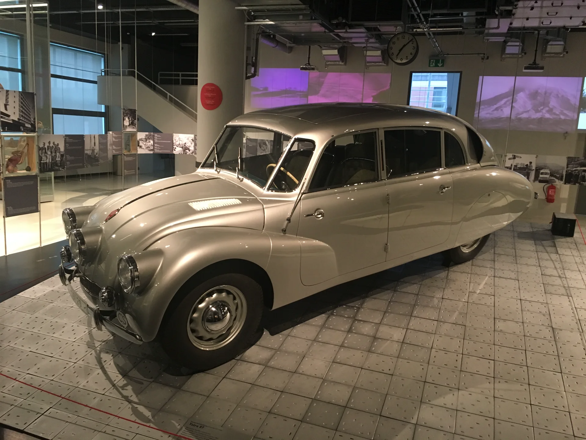 Vůz Tatra 87 v expozici Princip Baťa