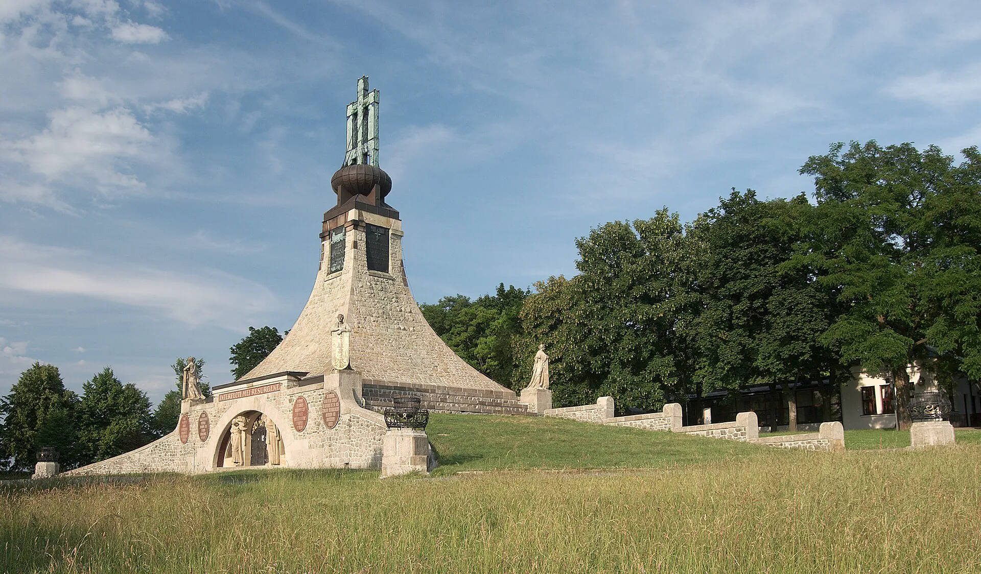 Mohyla míru na návrší nad Slavkovským bojištěm