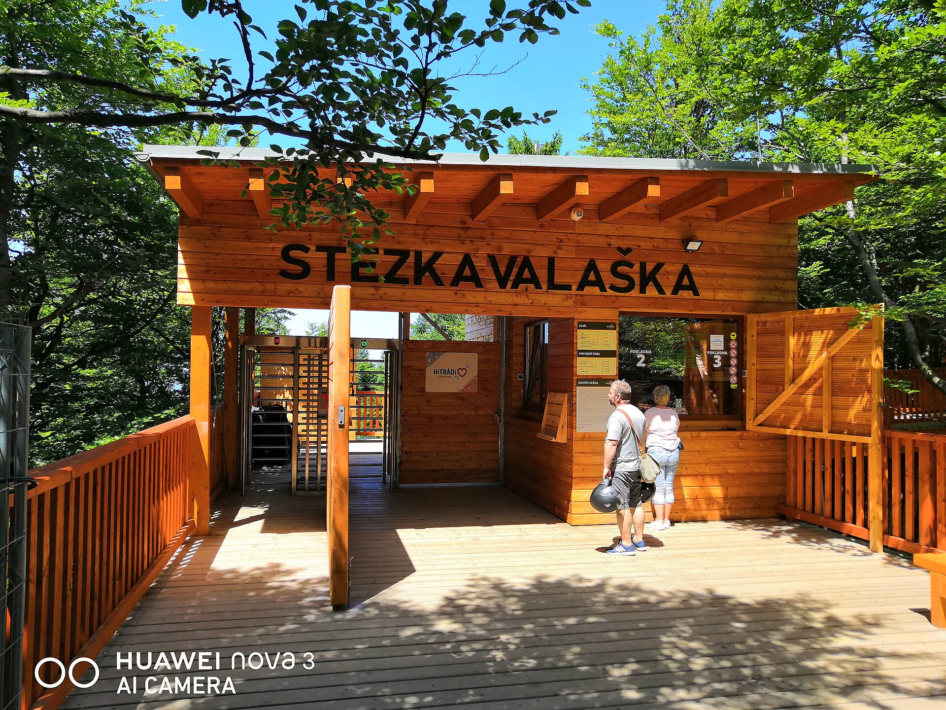 Vstupní brána na Stezku Valašku s pokladnou