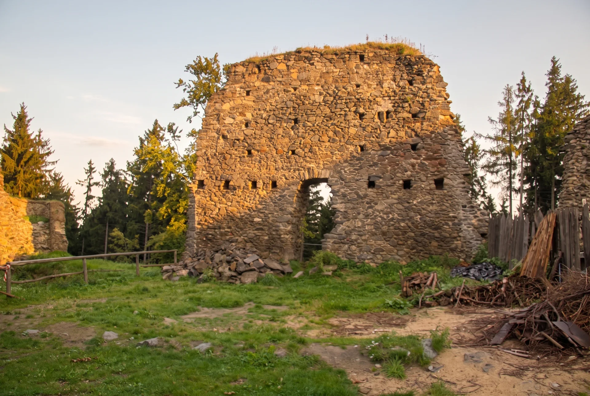 Zřícenina hradu Orlík nad Humpolcem
