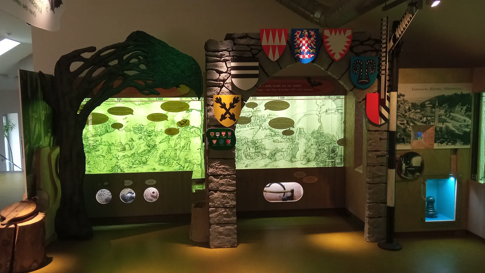 Interaktivní expozice biotopů Moravského krasu v horním patře