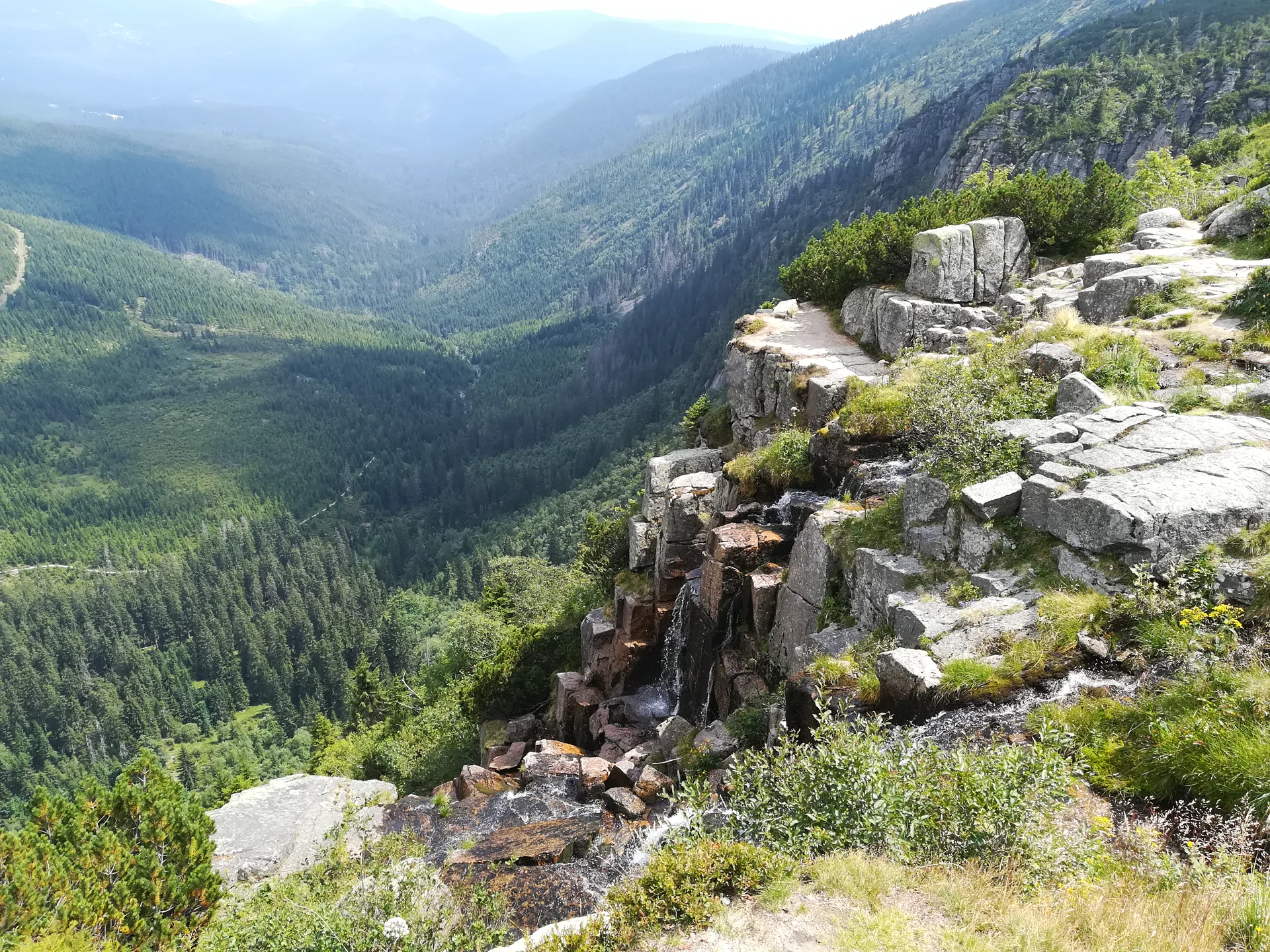 Panorama Labského dolu od hrany Pančavského vodopádu