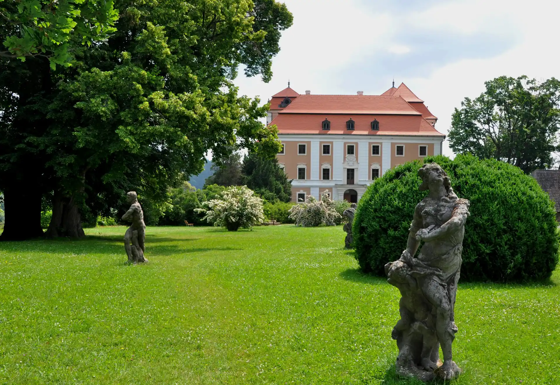 zamek_valeč