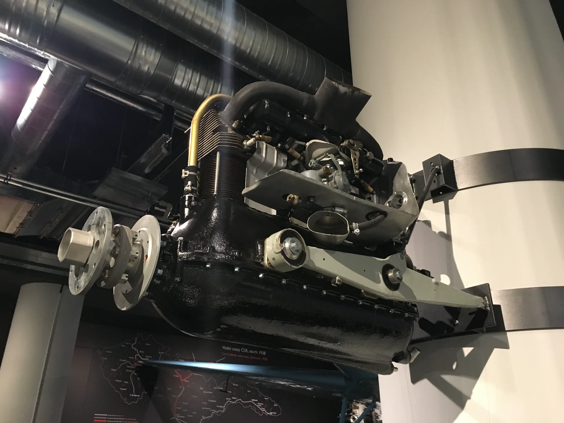 Letecký motor v expozici Princip Baťa