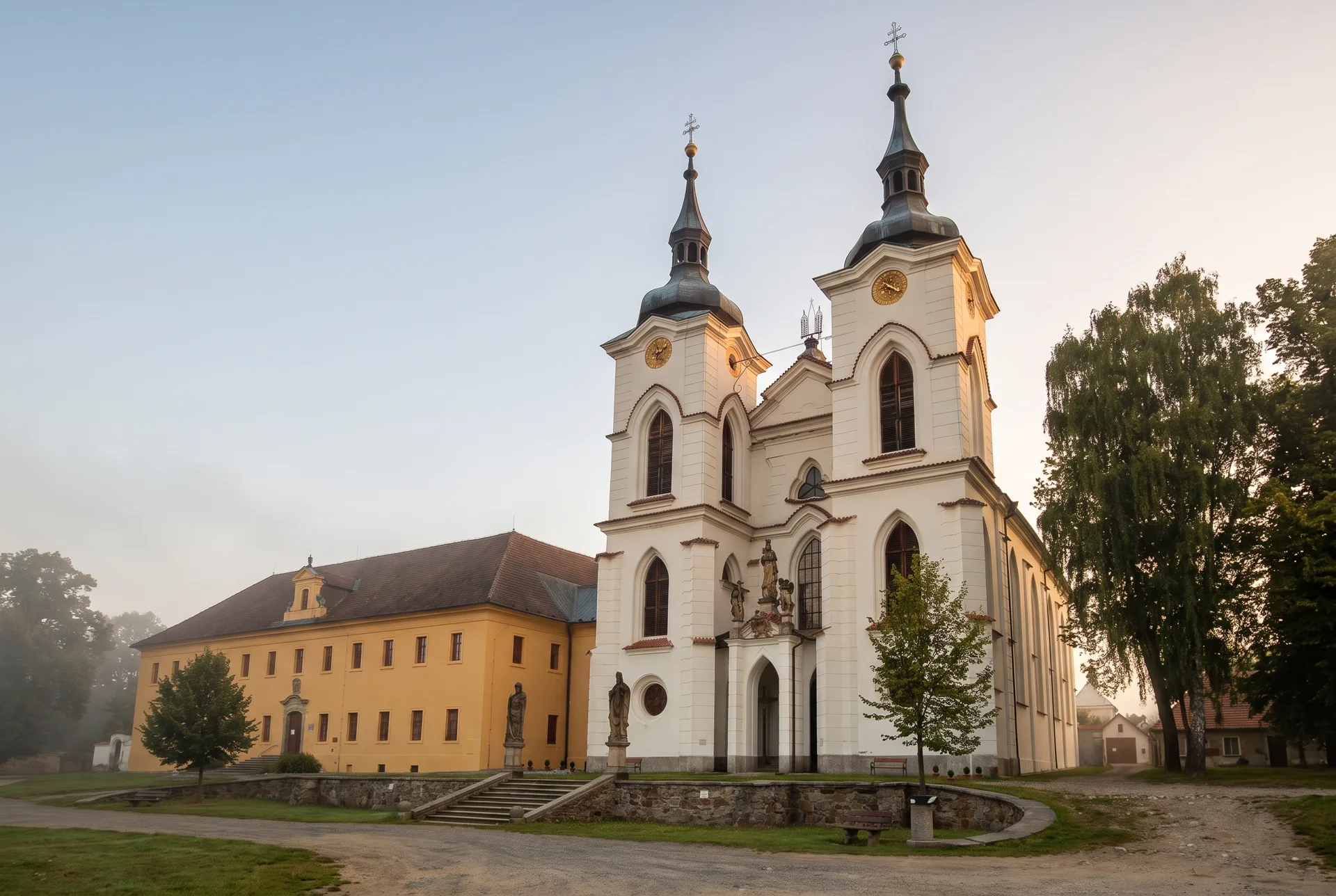 Klášterní kostel Narození Panny Marie v Želivě se dvěma věžemi
